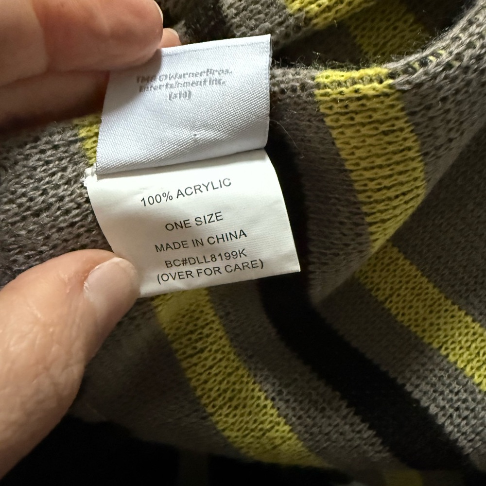 Hufflepuff Scarf - Gray and Yellow - Picture 4 of 7